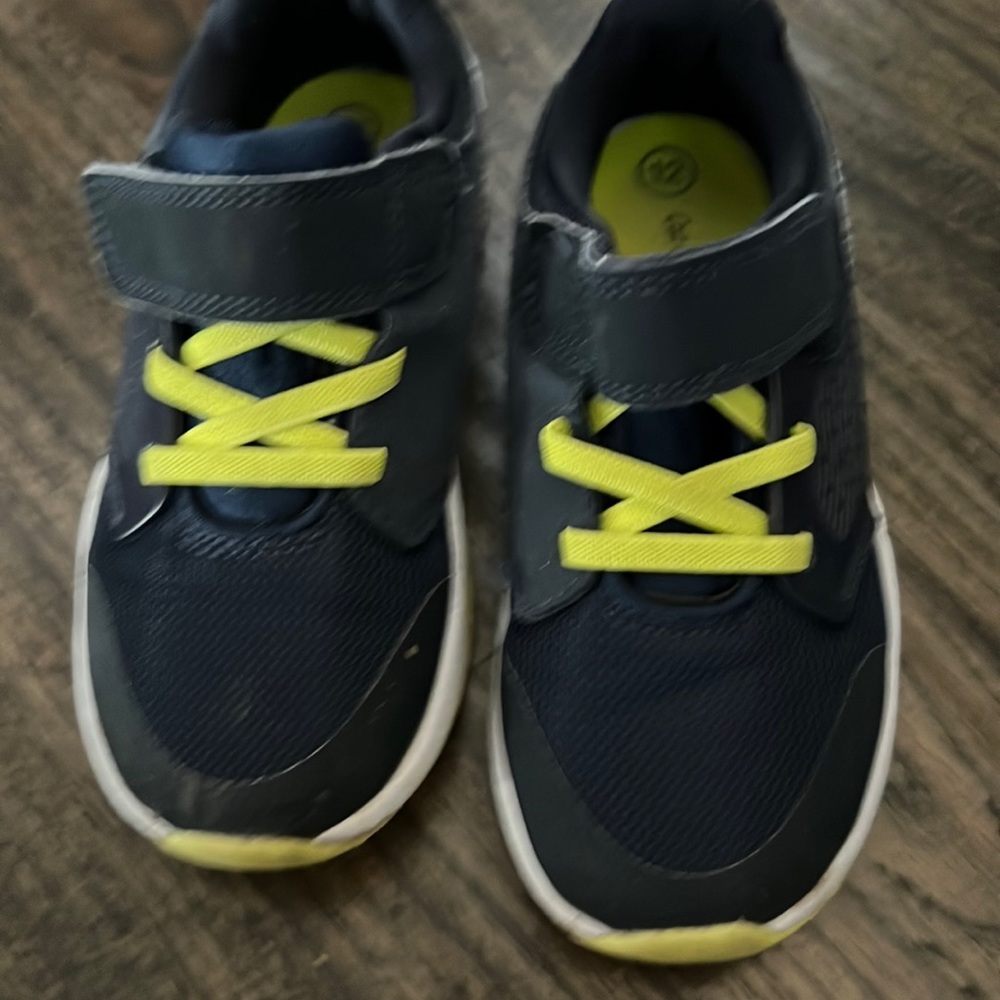 Cat and Jack sneaker